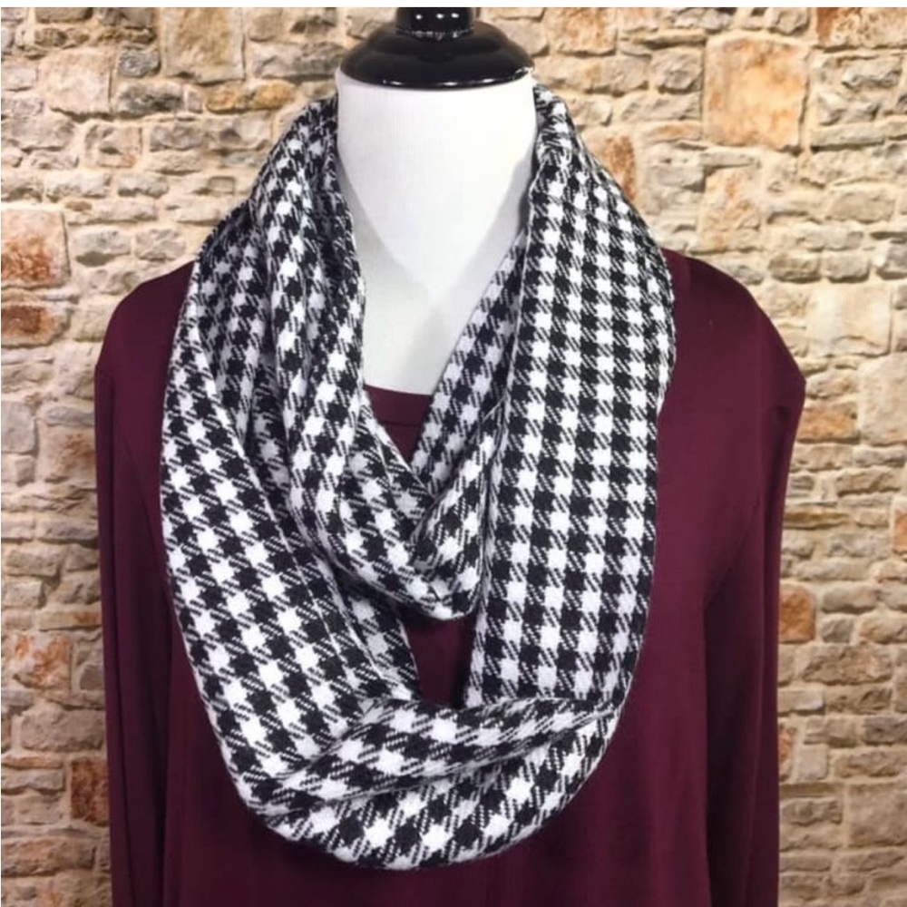 NWT Black & White Infinity Scarf With Hidden Zip Pocket - Picture 5 of 8